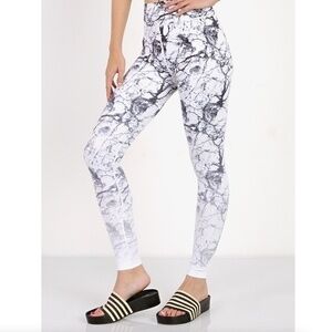 Vie Active Rockell Full Legging Glacier in Marble Ombre White Black Size XS